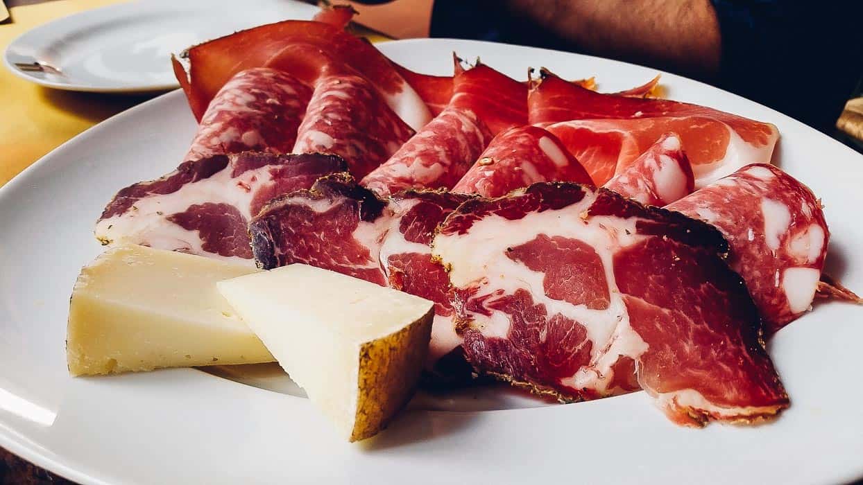 My trip in Tuscany: delicious pecorino, finocchiona, prosciutto toscano and prosciutto di cinghiale| Very EATalian