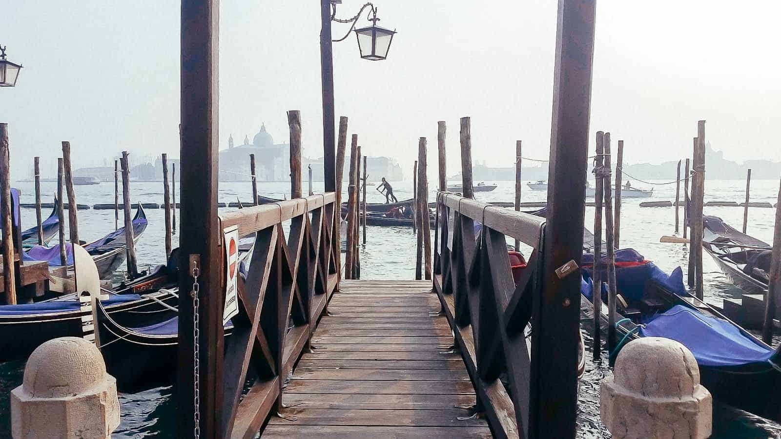 Giudecca & gondoleer in Venice | Very EATalian