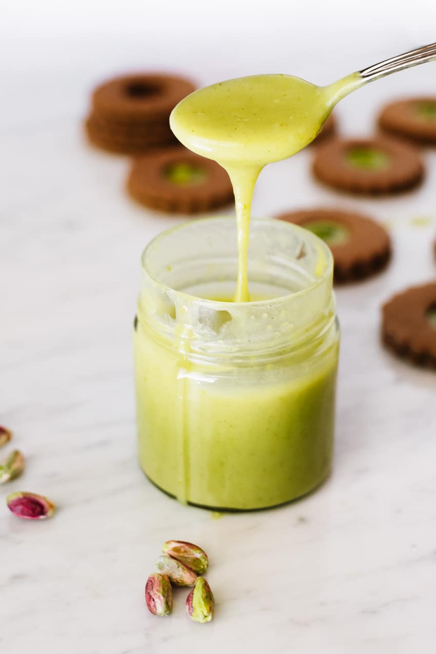 Velvety Pistachio Spread, also known as Nutella di Pistacchi| Very EATalian