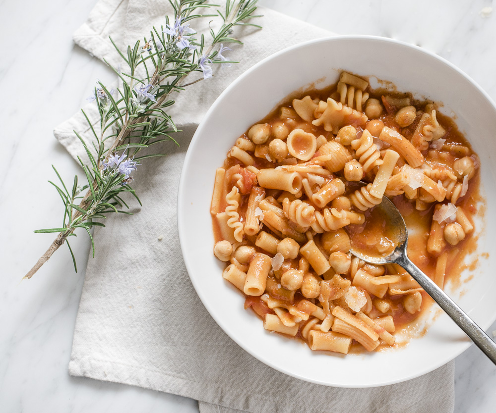 Simple and flavorful Pasta e Ceci (Pasta with Chickpeas) | Very EATalian