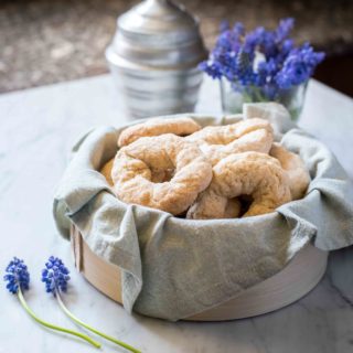 Ciambelle al Vino: Crunchy Wine Cookies | Very EATalian